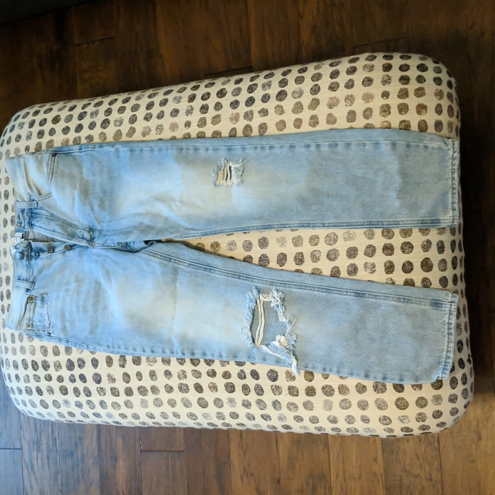 Twelve by Ontwelfth Light Wash Distressed Mom Jeans 25